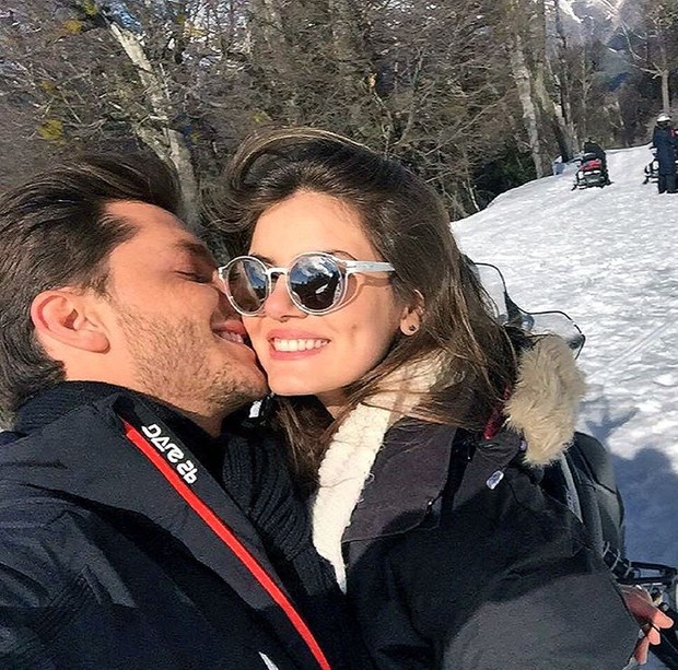 camila queiroz e kleber toledo