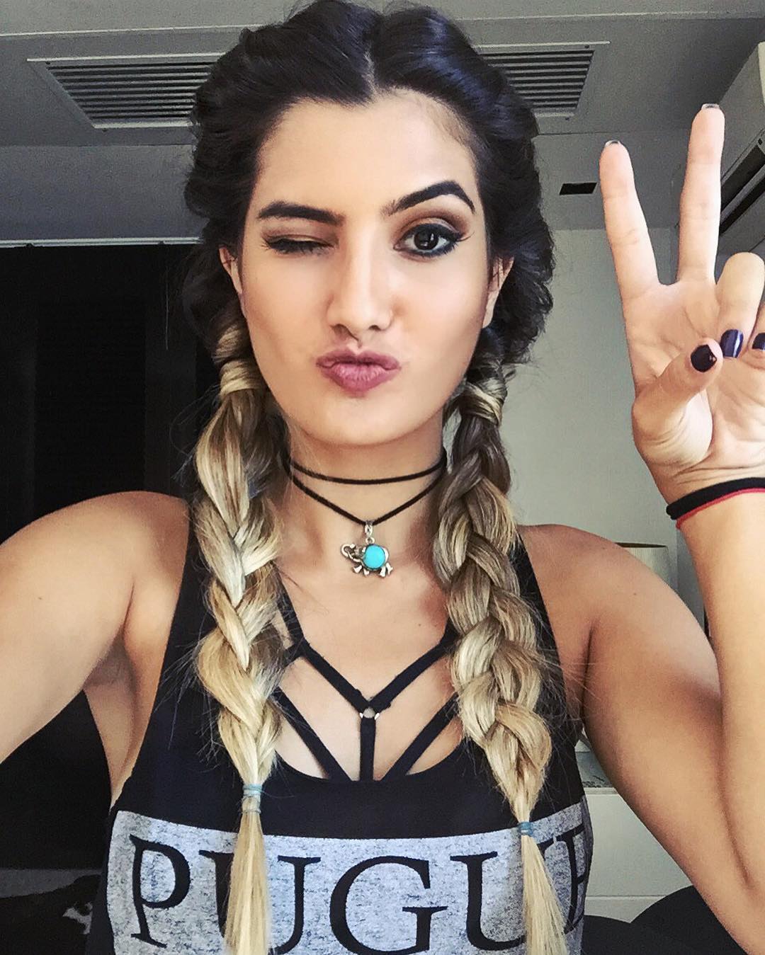 Marina Ferrari com tranças