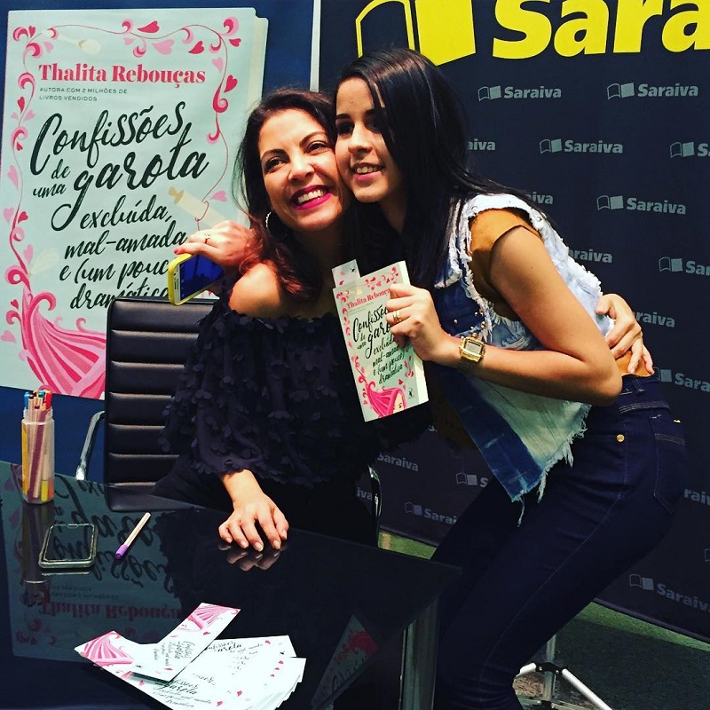 Thalita em sessão de autógrafo do seu livro
