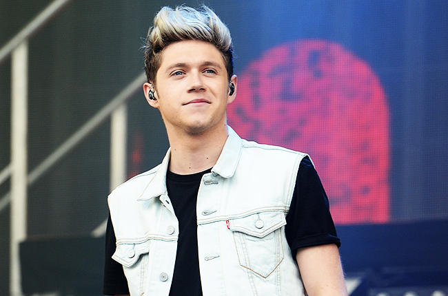 niall horan com colete jeans