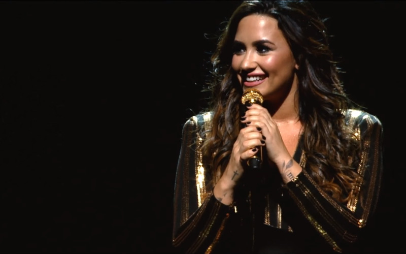 Demi Lovato no clipe de Body Say