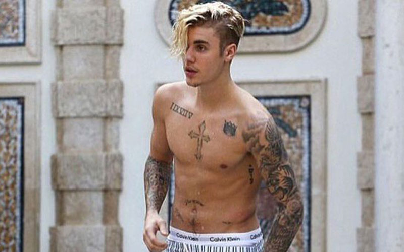 Justin Bieber com cueca da calvin klein