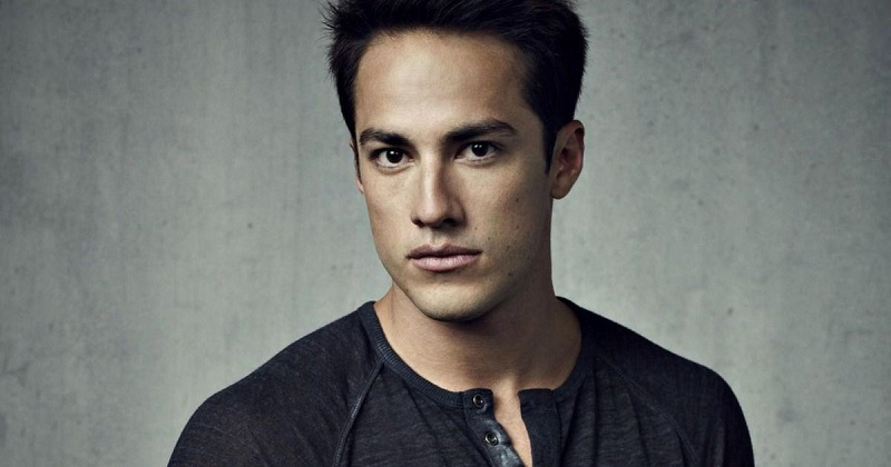 michael trevino como tyler