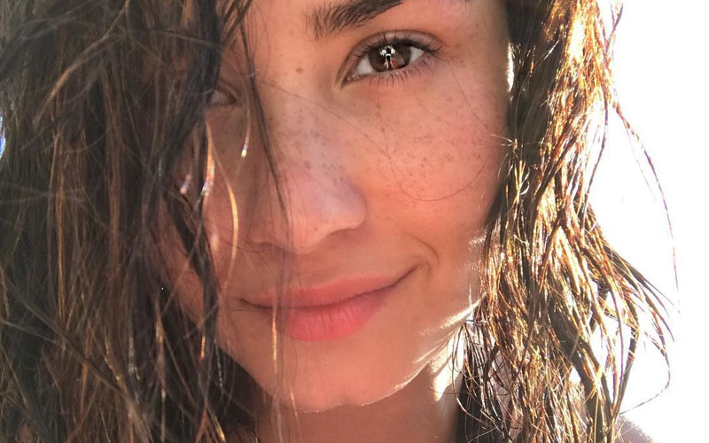 demi lovato sem maquiagem