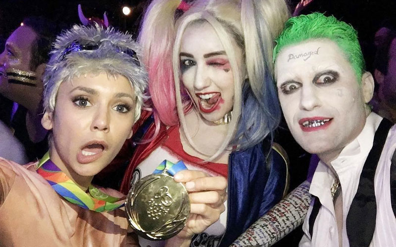 nina dobrev fantasiada com a alerquina e coringa