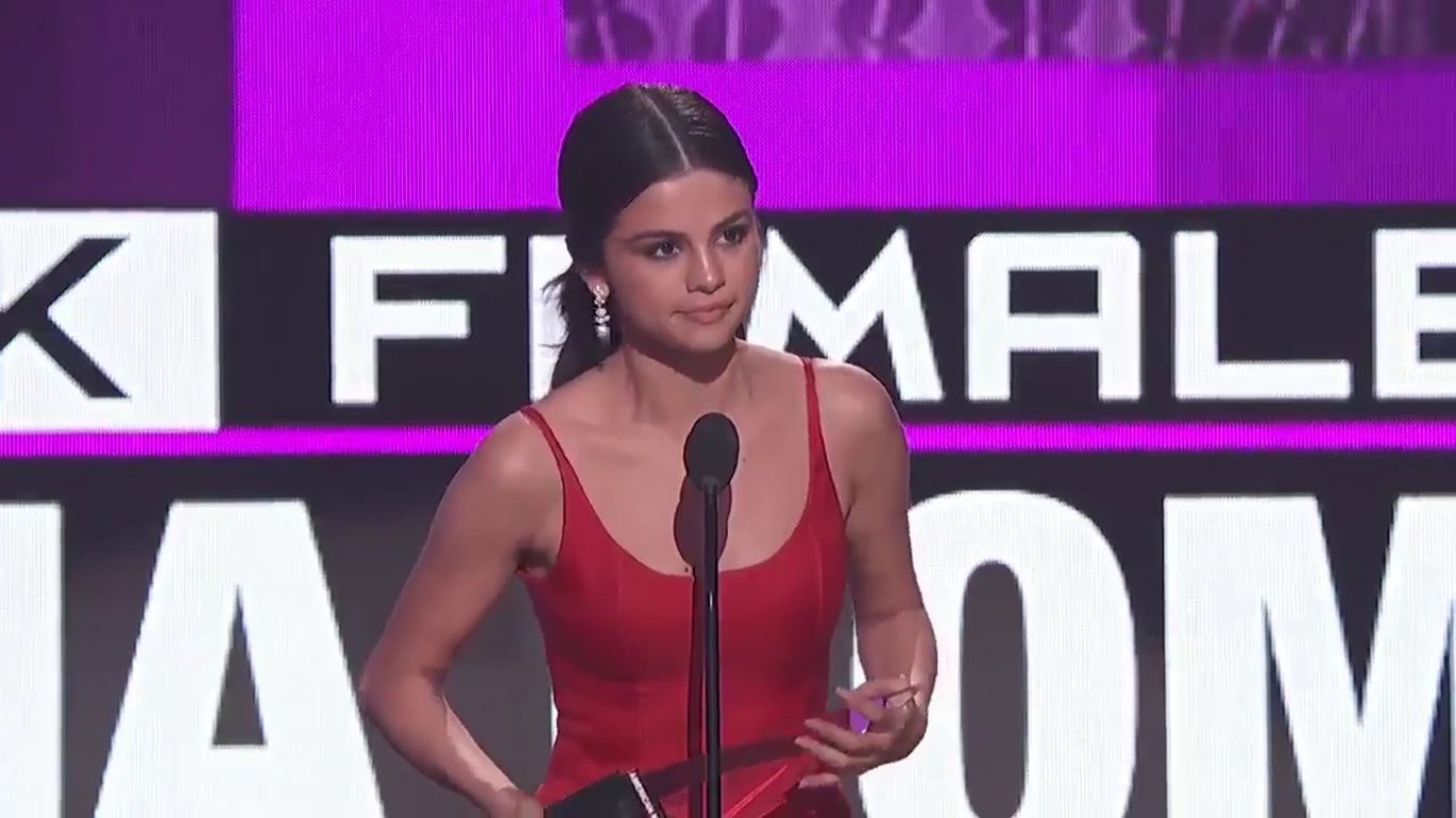 selena gomez AMA