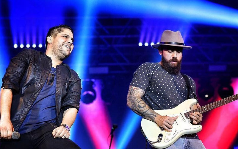 jorge e mateus tocando em show
