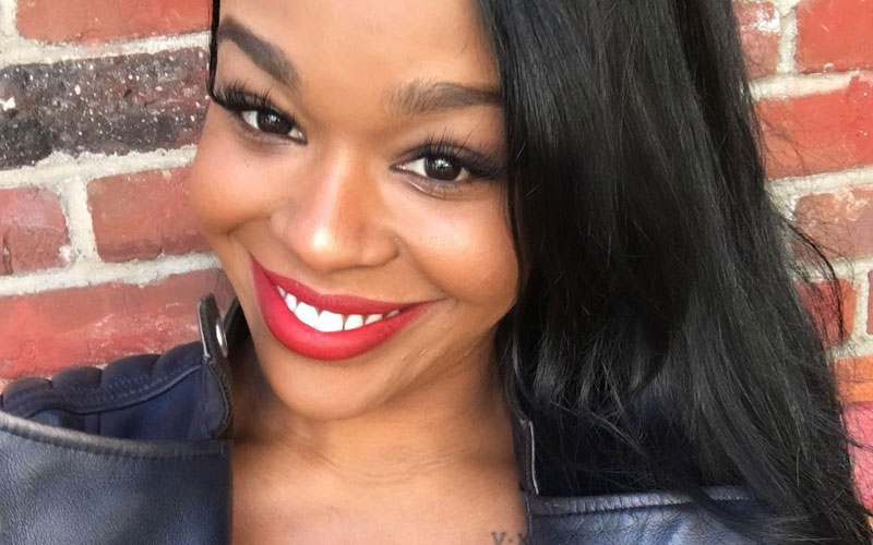 azaelia banks selfie com batom vermelho