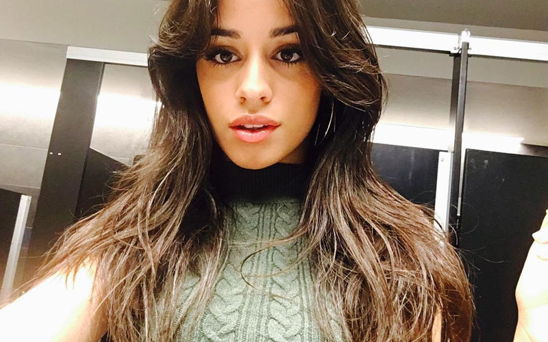 camila cabello seduzindo em selfie