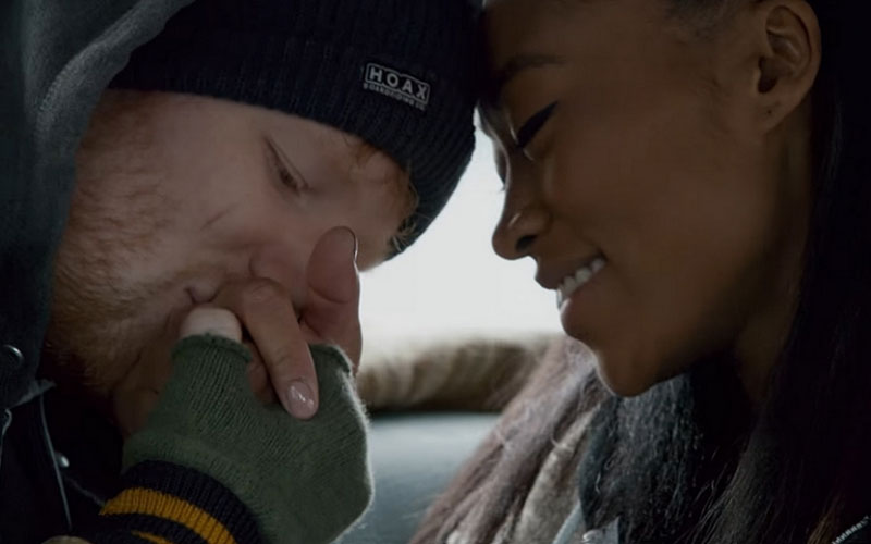 ed sheeran no clipe de shape of you