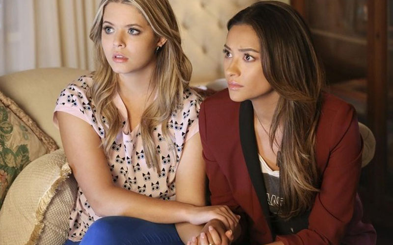 Emily e allison em pretty little liars