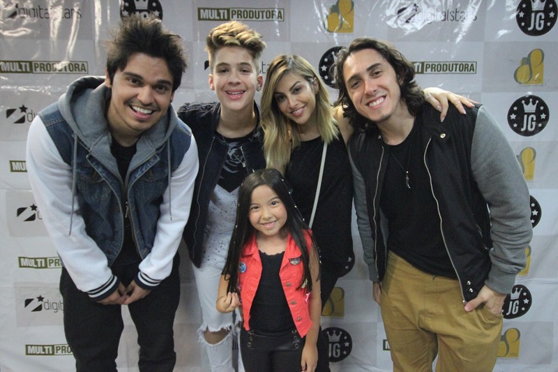 Youtubers marcam presença no show de João Guilherme