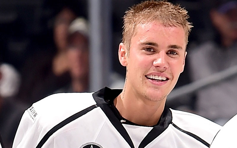 justin bieber jogando hockey