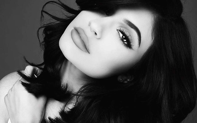 kylie jenner fazendo carão com bocão