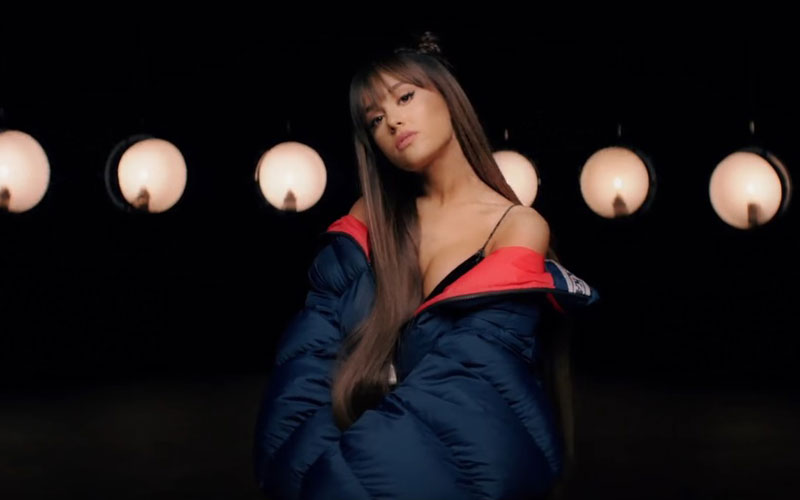 ariana grande no clipe de everyday