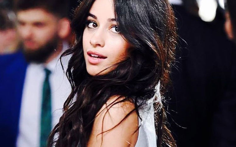 camila cabello no tapete do grammys