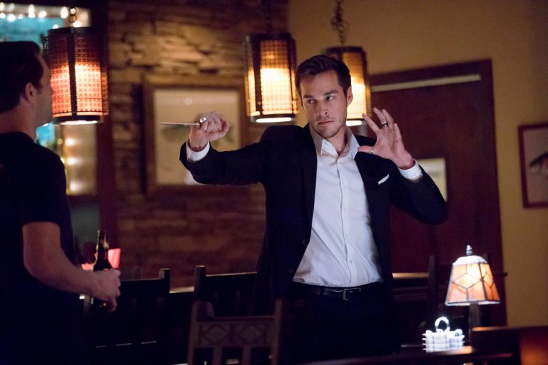 O ator Chris Wood como Kai em The Vampire Diaries