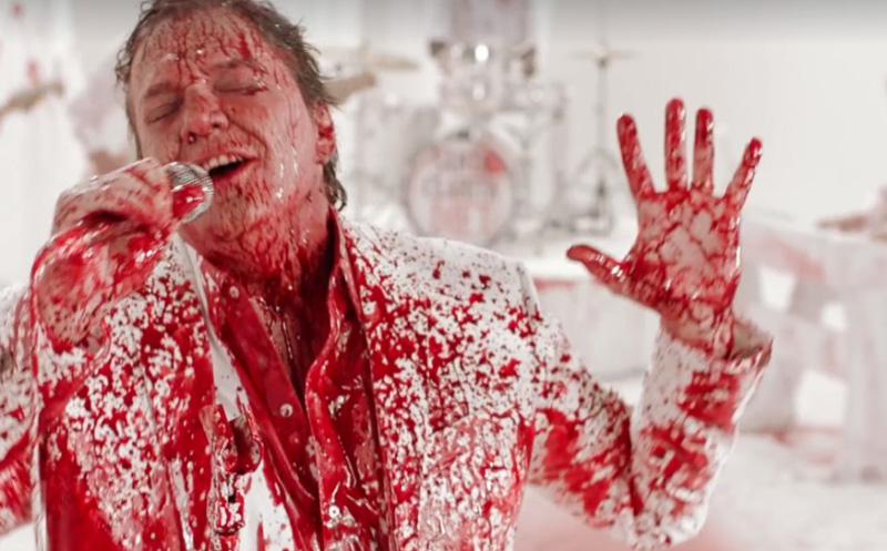 Fábio Júnior cheio de sangue Santa Clarita Diet