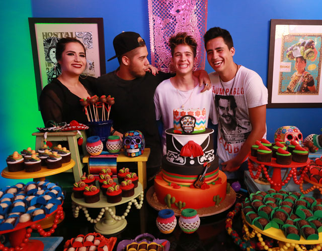 joão gui e seus irmãos em seu aniversario