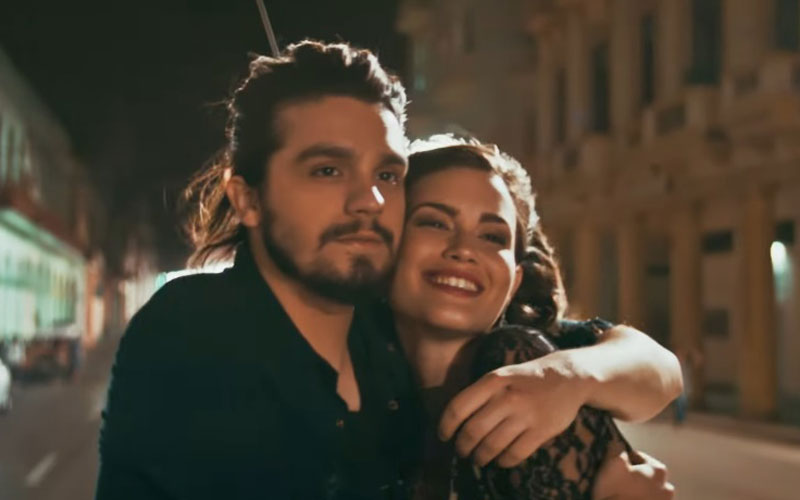 luan santana e mulher em clipe de ''acordando o prédio''
