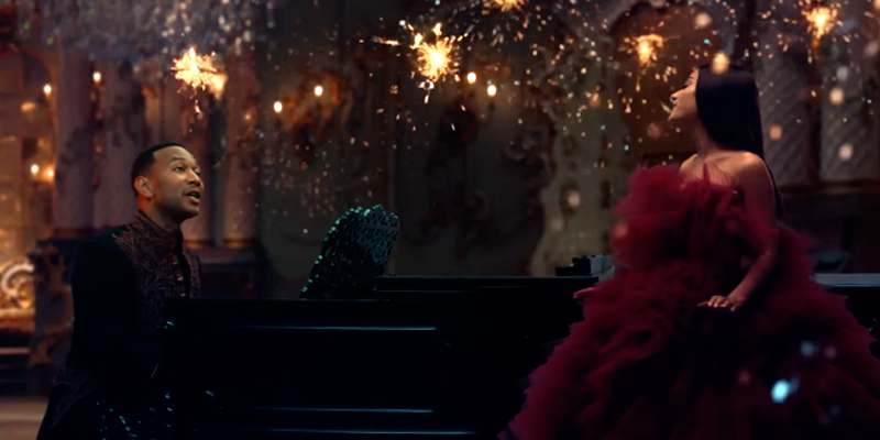 Ariana Grande e John Legend cantando em A Bela e a Fera