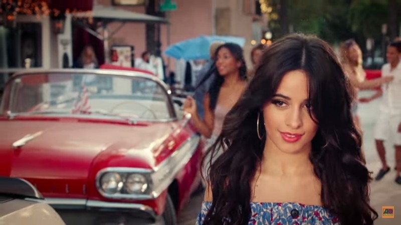 Camila Cabello no clipe Hey Ma