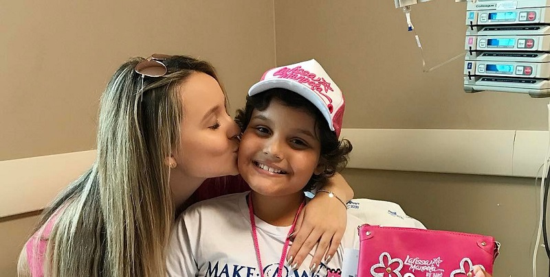 Larissa Manoela com fã