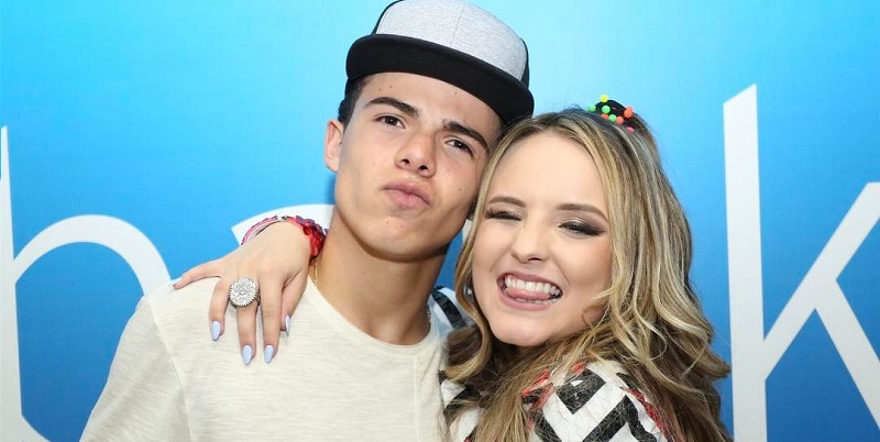 Larissa Manoela e Thomaz Costa