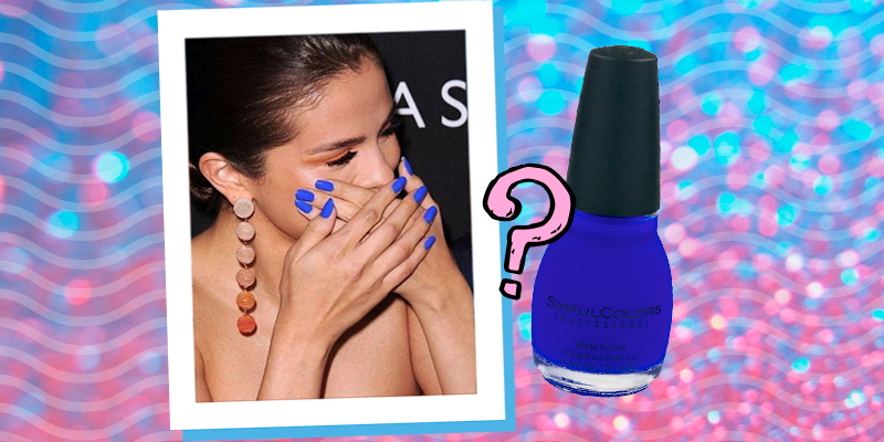 esmalte azul da Selena Gomez