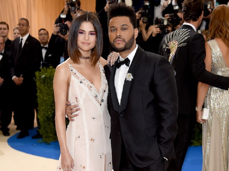 Selena Gomez e The Weeknd juntos no Met Gala 2017