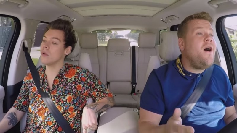 Harry Styles e James Corden no Carpool Karaoke