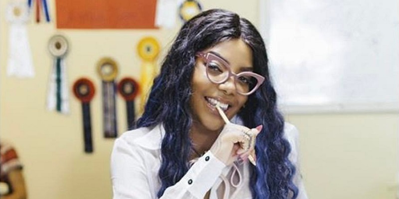 Ludmilla inspirada em Regina George, de Meninas Malvadas, para seu clipe da música Cheguei