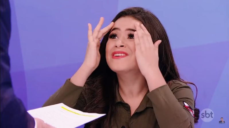 Silvio Santos e Maísa Silva conversando sobre 13 reasons why