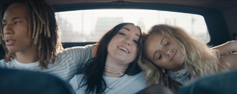 Noah Cyrus em Stay Together