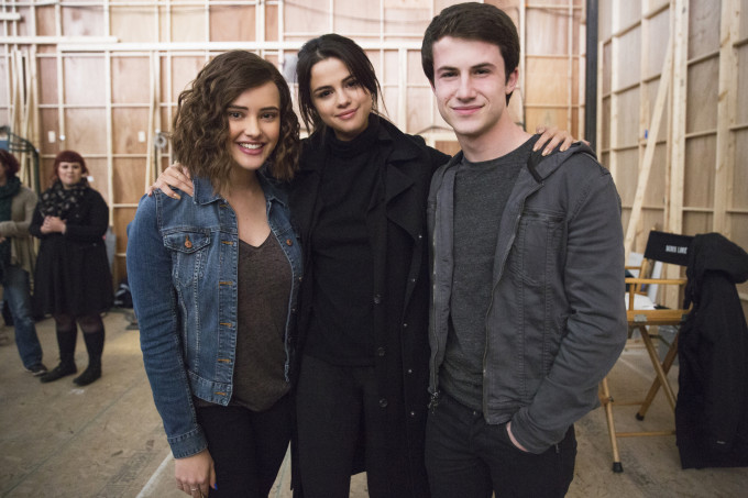 Selena Gomez, Katherine Langford e Dylan Minnette, de 13 Reasons Why