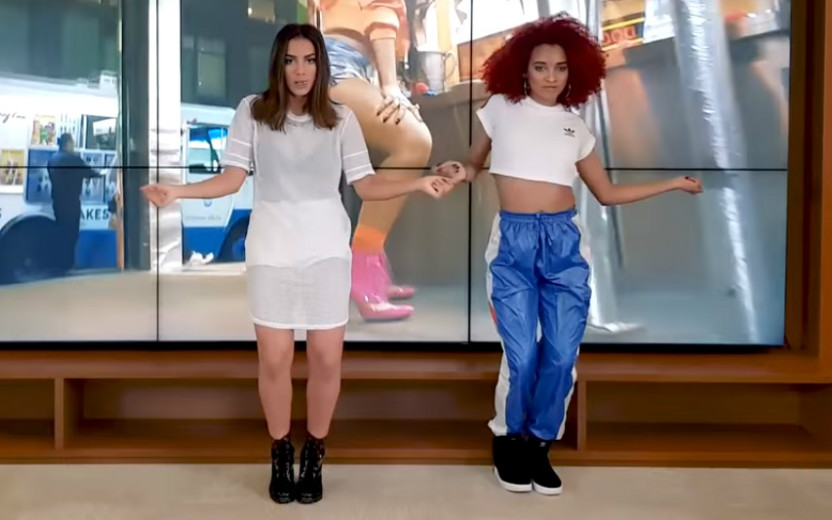 Anitta ensinando coreografia de Paradinha