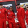 Influenciadores Danieele Diz, Lucas Ranngel, Enaldinho e Nah Cardoso com macacão de kart