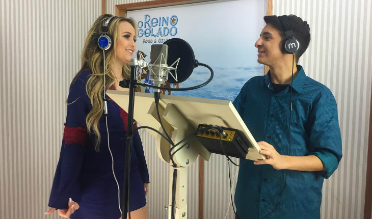 Larissa Manoela e Lipe Volpato trabalhando no estúdio