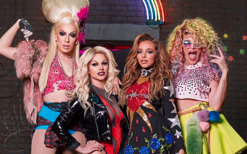 vocalistas do Little Mix ao lado de Drags usando roupas coloridas e chamativas