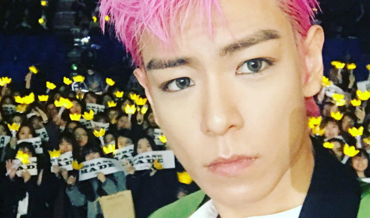 T.O.P com fãs atrás
