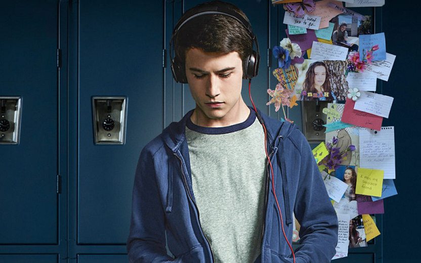 13 Reasons Why-menino-fone