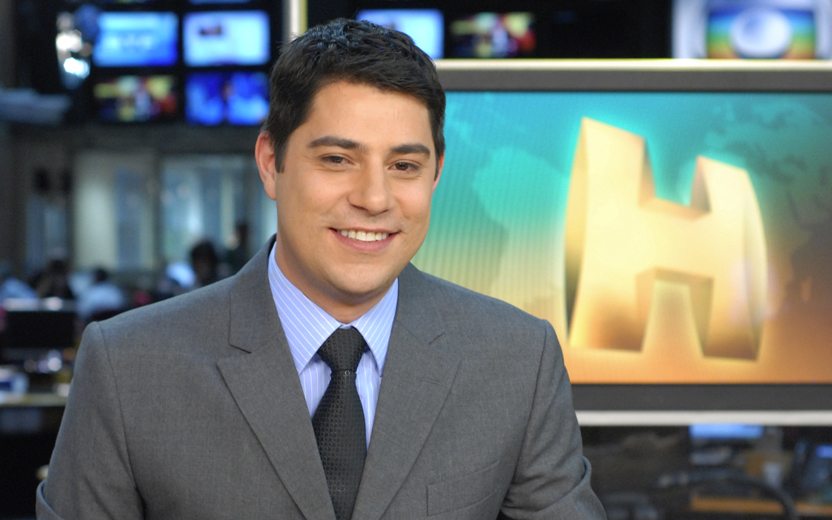 evaristo costa sorrindo no Jornal Hoje