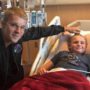 Justin Bieber visita hospital infantil na Califórnia e é elogiado: "linda alma"