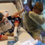 Justin Bieber visita hospital infantil na Califórnia e é elogiado: "linda alma"