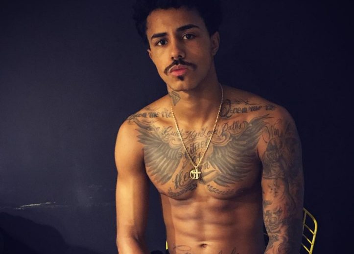 Mc Livinho sem camisa