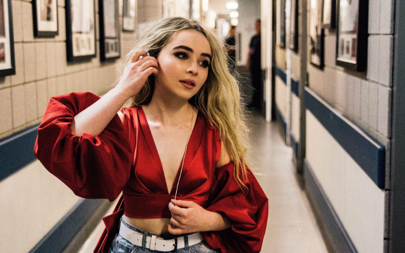 Sabrina Carpenter fala sobre passagem no Brasil