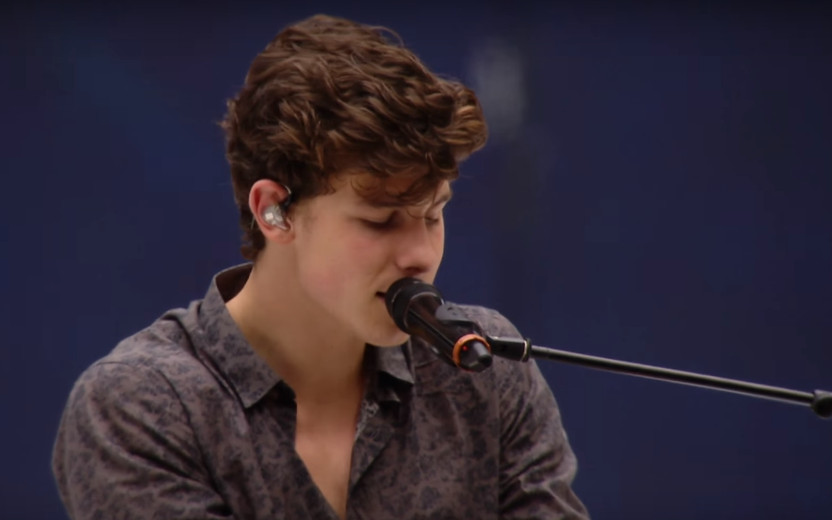 Estamos apaixonados pela versão acústica de "Castle on the Hill" feita por Shawn Mendes