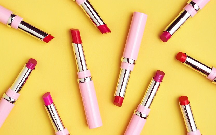 12 batons baratinhos para mandar bem na make