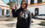 Camila Loures em pé de preto