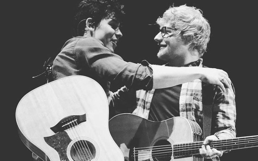 Ed Sheeran "invade" show de Shawn Mendes e não estamos sabendo lidar